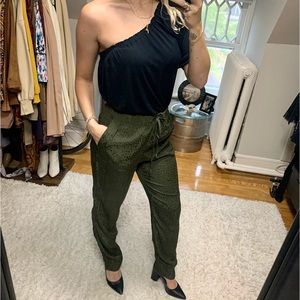 Patterned green pants with elastic waist